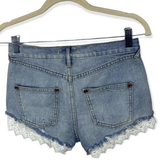Free People Lace Trim Denim Jean Shorts Size 24 Bohemian Blue Boho Daisy Hippie - Picture 4 of 12